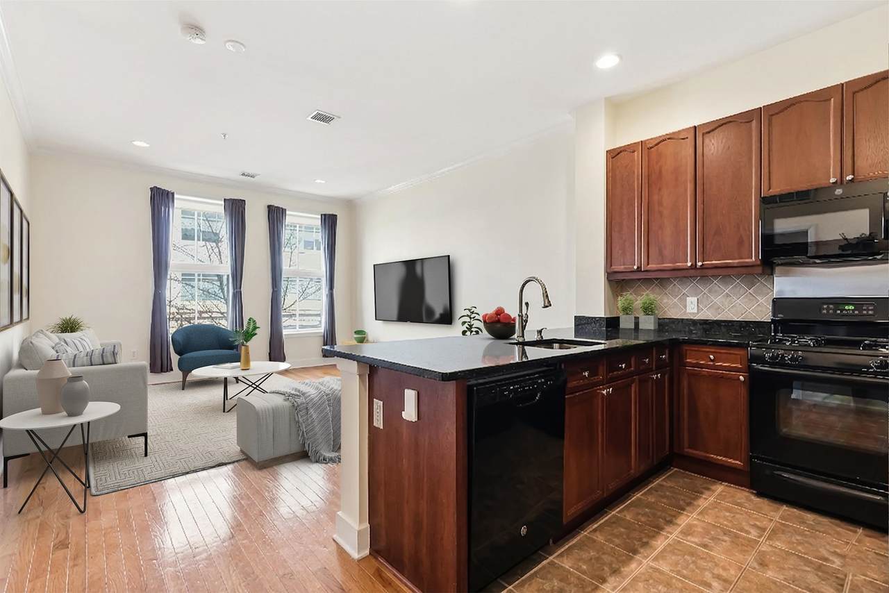 61 Grand St - Photo 1