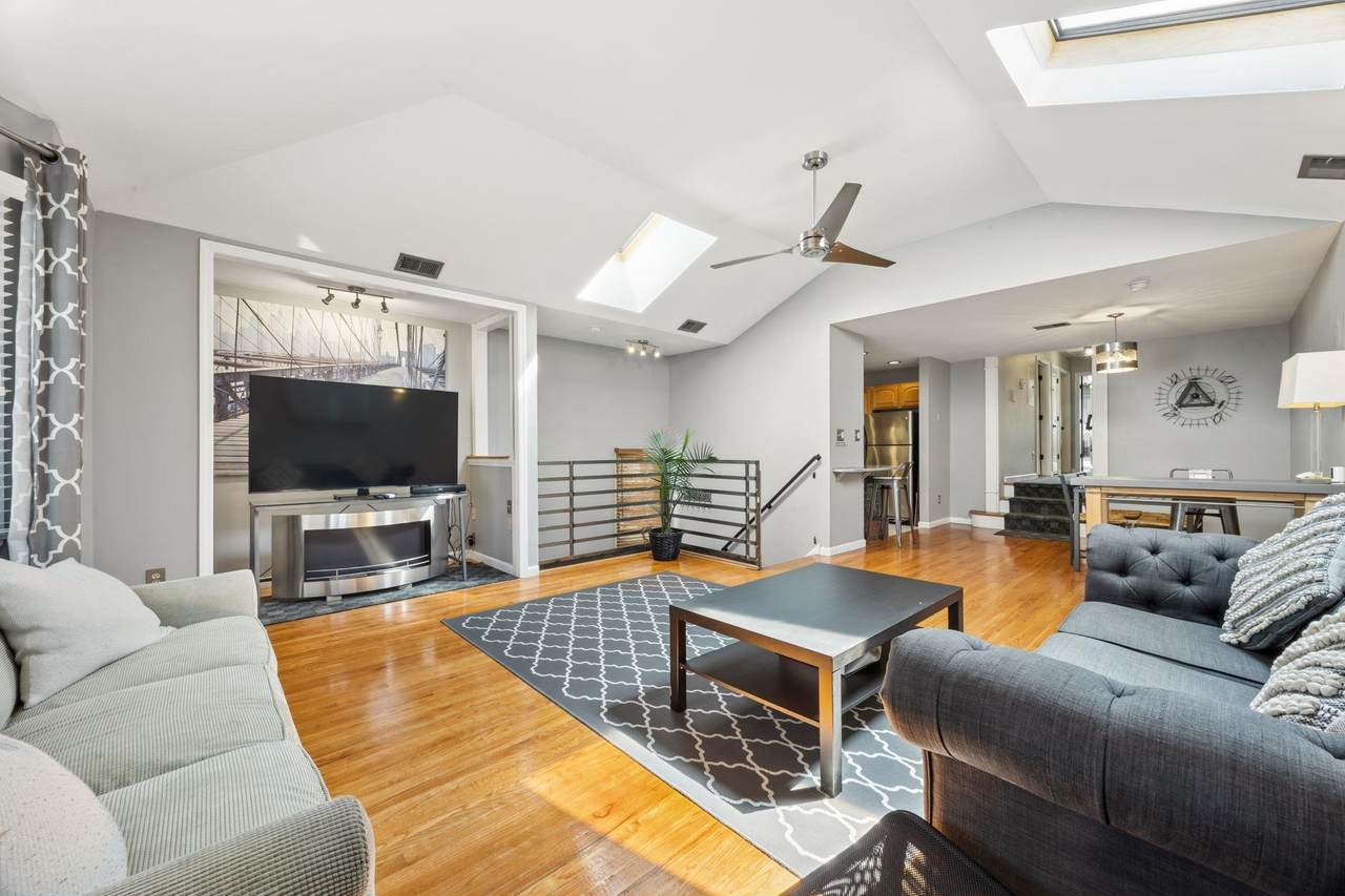 242 Baldwin Ave - Photo 1