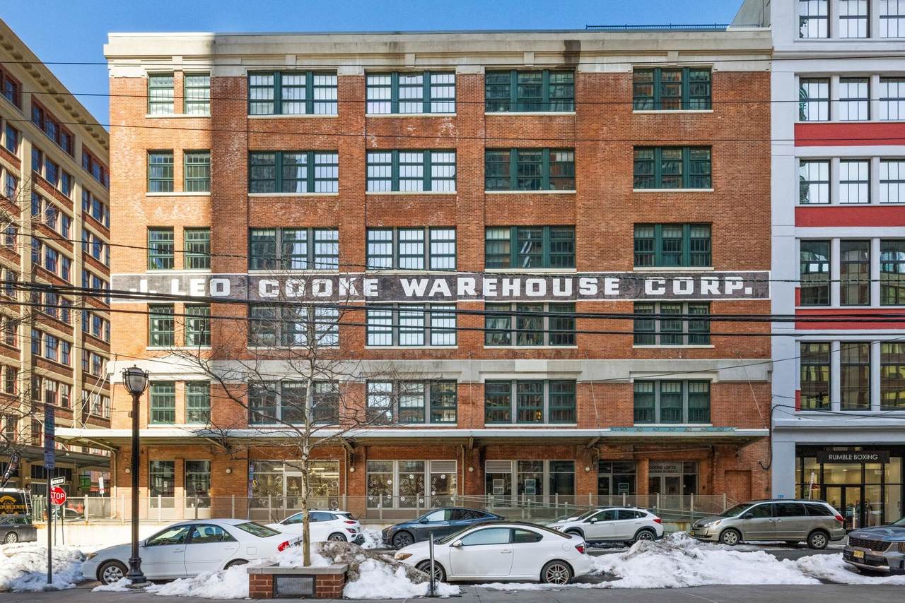 140 Bay St - Photo 1
