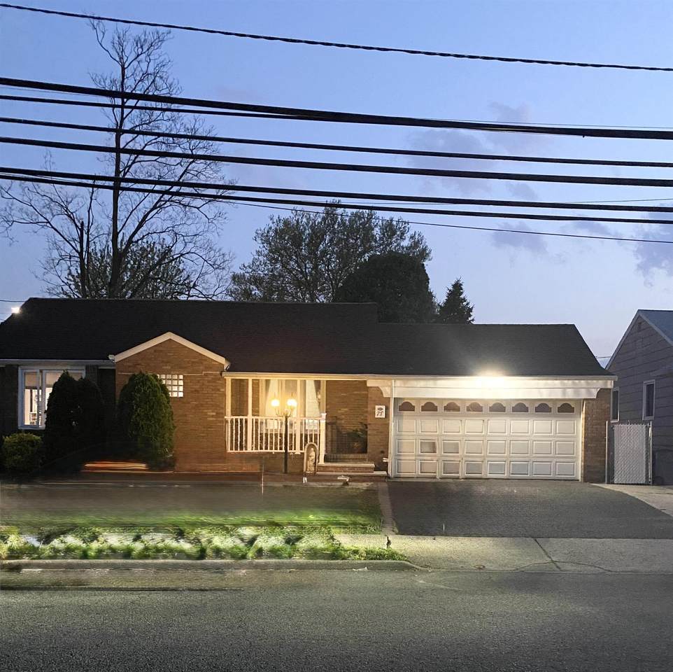 78 Garibaldi Ave - Photo 1