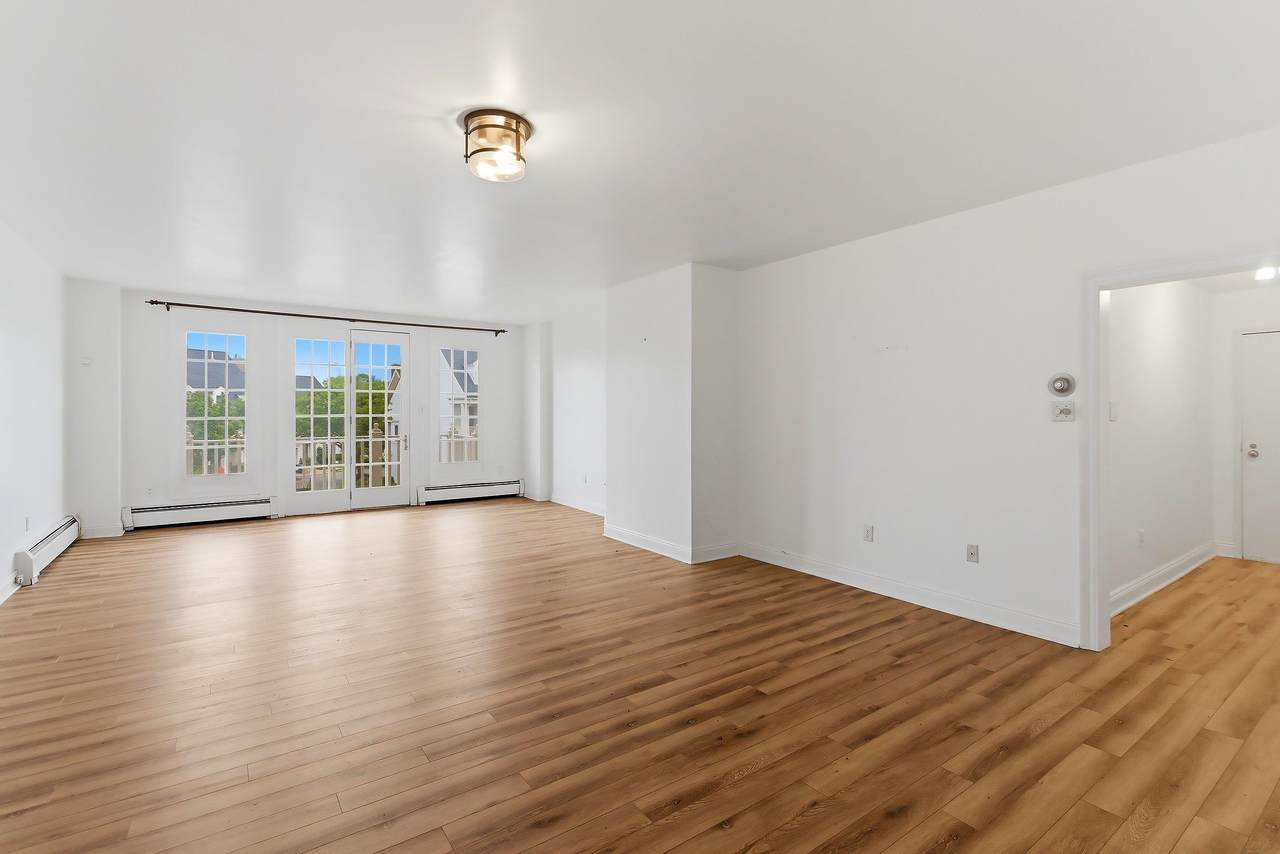 204 Shearwater Ct West - Photo 1