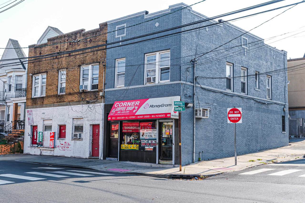 136 Sterling Ave - Photo 1