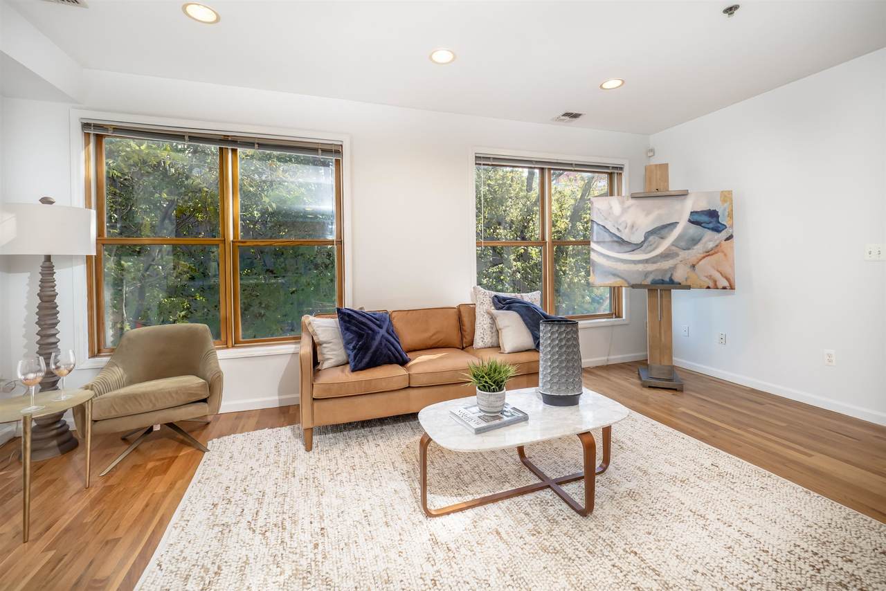 323 Jackson St - Photo 1