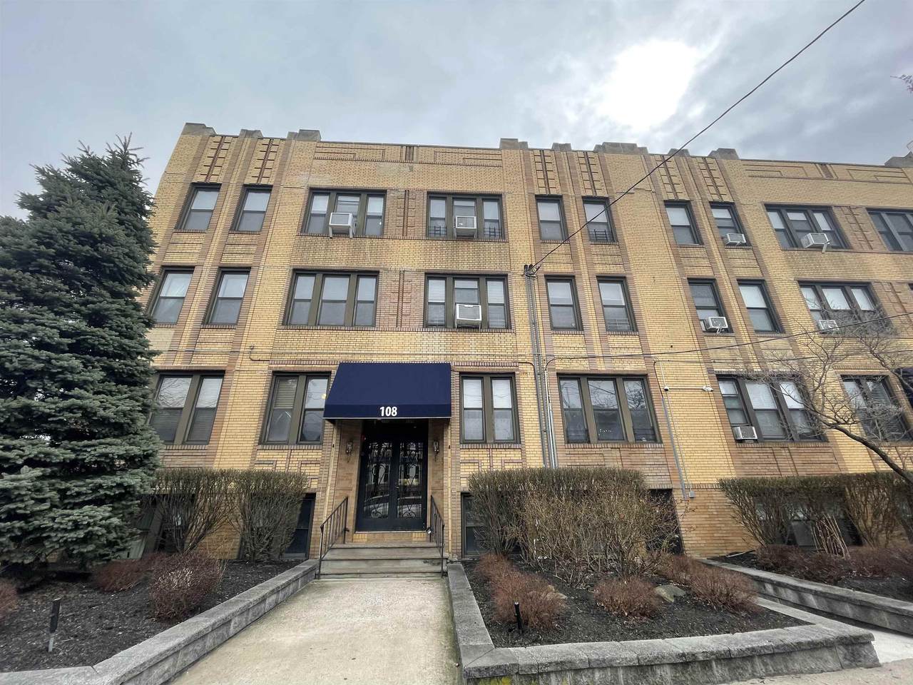 108 Palisade Ave - Photo 1