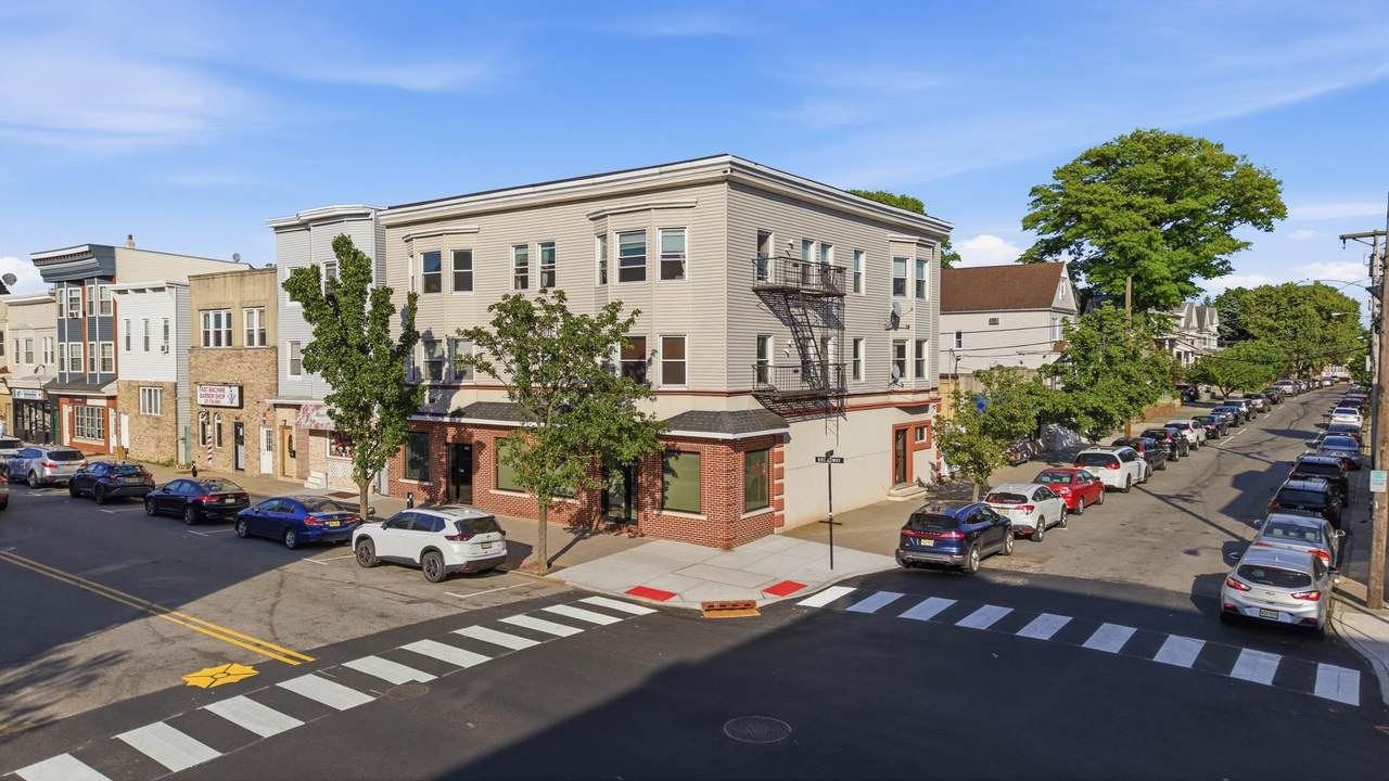 878-880 Broadway - Photo 1