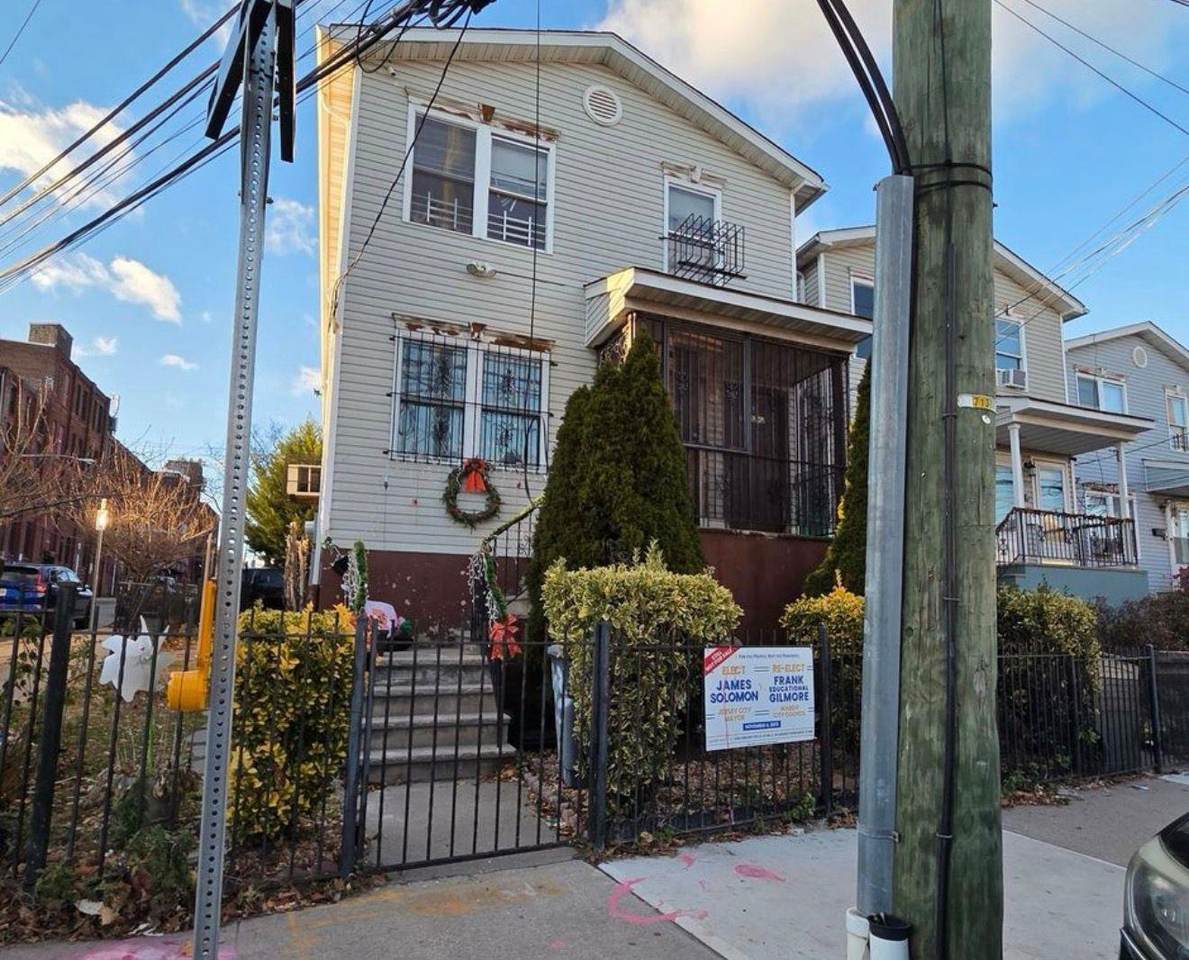 703 Garfield Ave - Photo 1