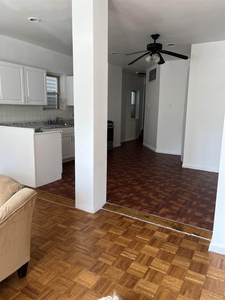 188 Zabriskie St - Photo 1