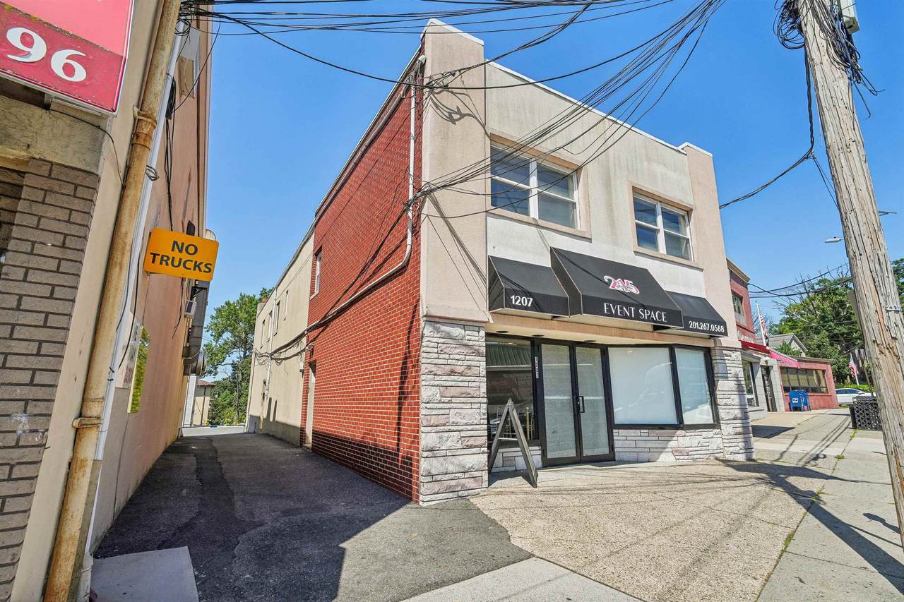 1207 Anderson Ave - Photo 1