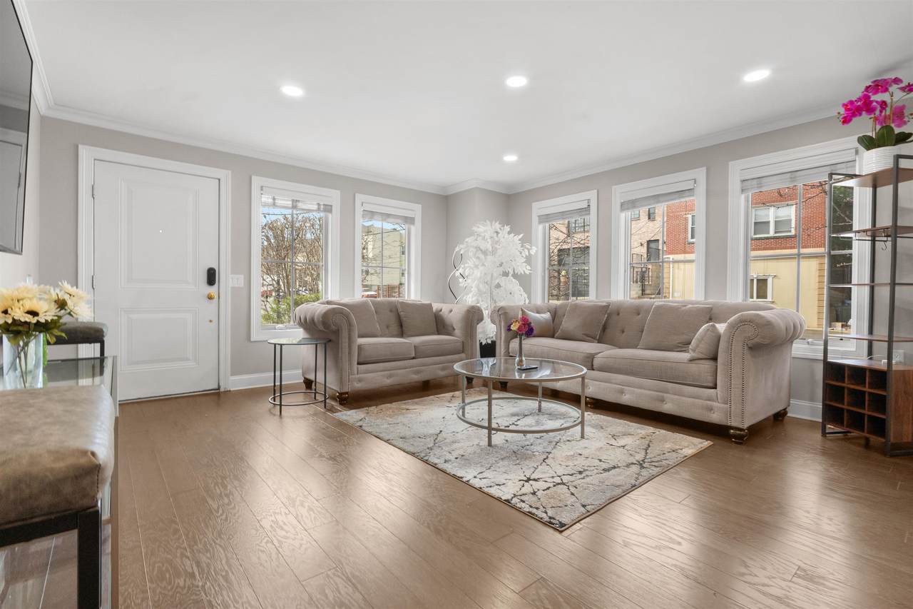 200 Laird Ave - Photo 1