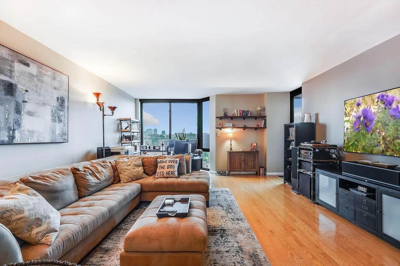 700 Grove St - Photo 1