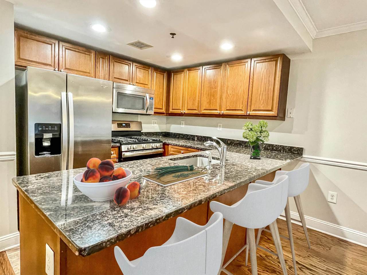 1331 Grand St - Photo 1