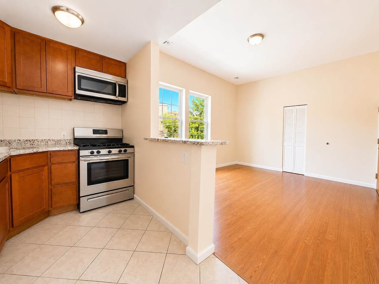 86 East 21St St - Photo 1
