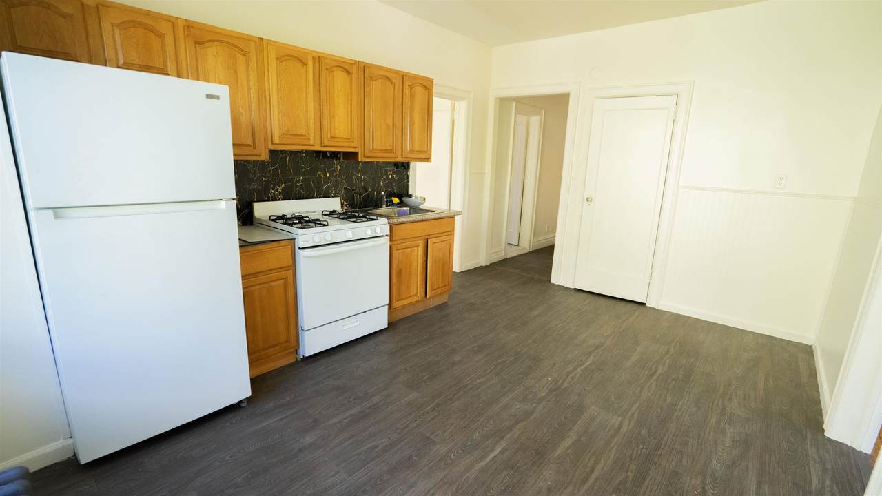 573 Avenue E - Photo 1