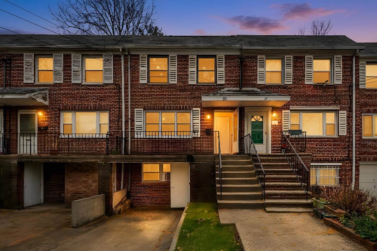 50 College St - Photo 1