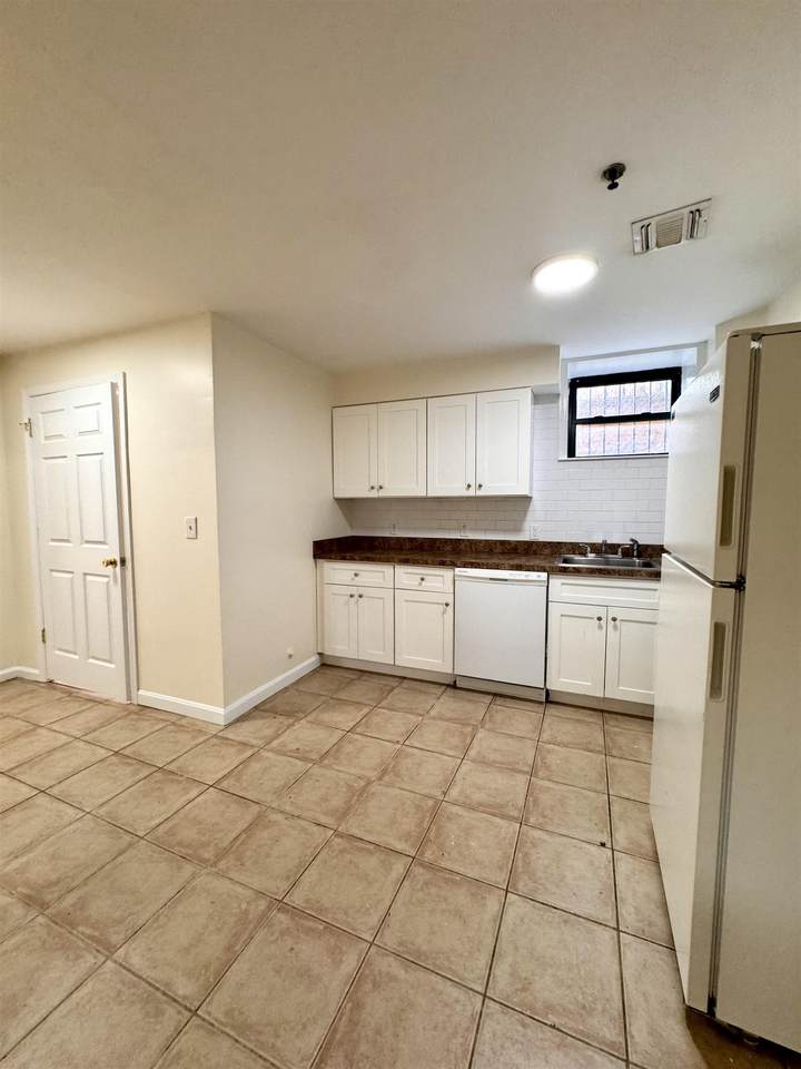 64 Park St - Photo 1
