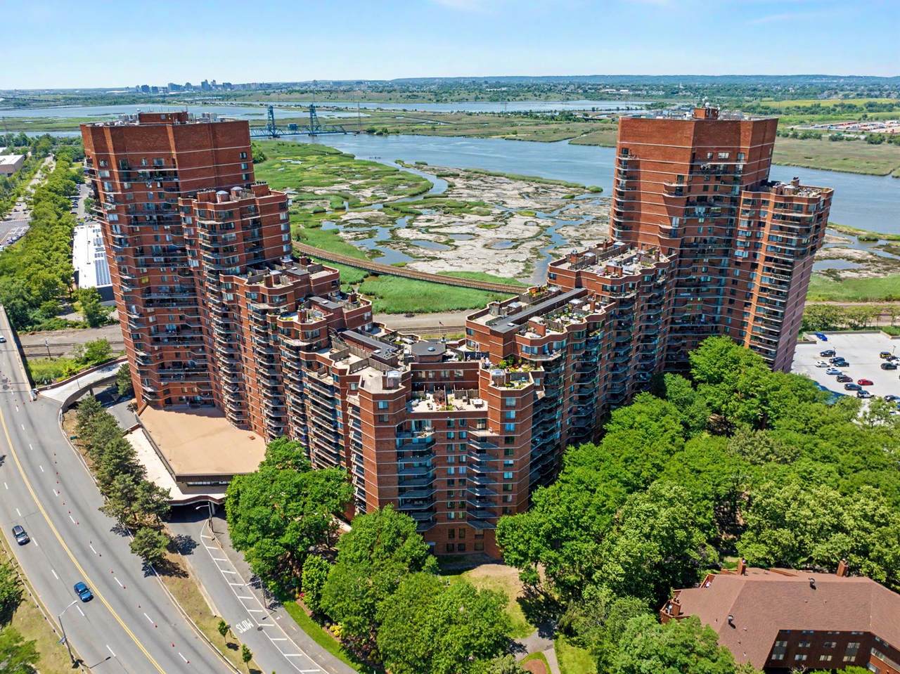1015 Harmon Cove Tower - Photo 1