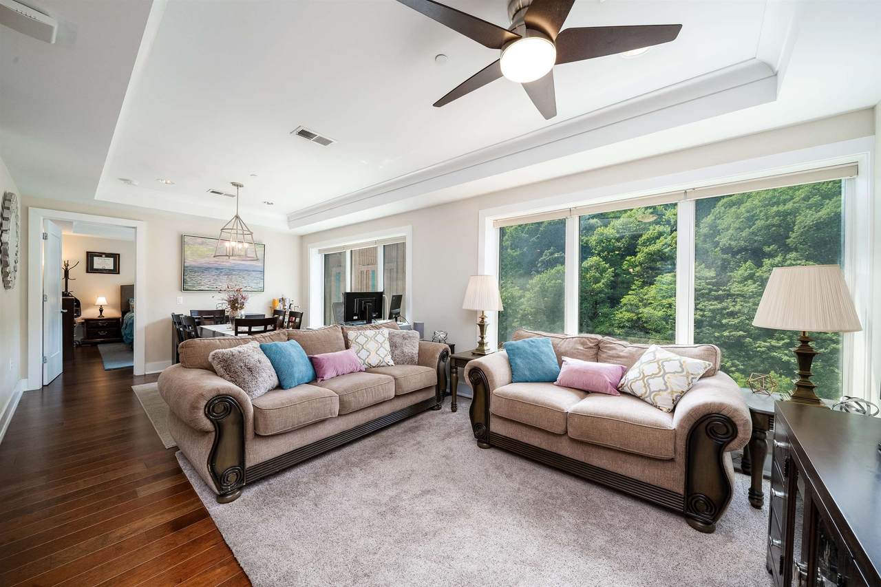 100 Eton Row - Photo 1