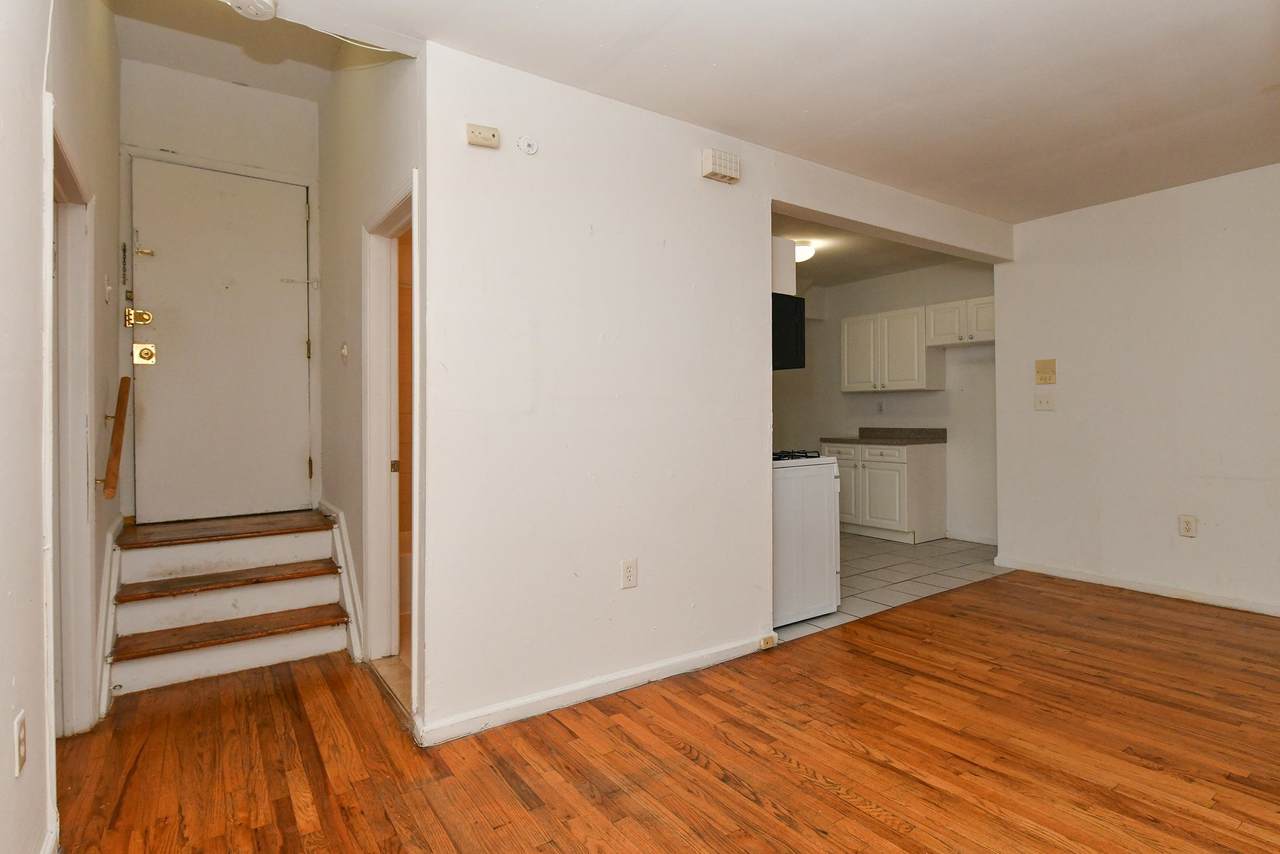 217 10TH ST - Photo 1