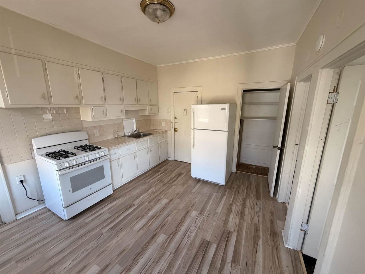 133 West 20Th St - Photo 1