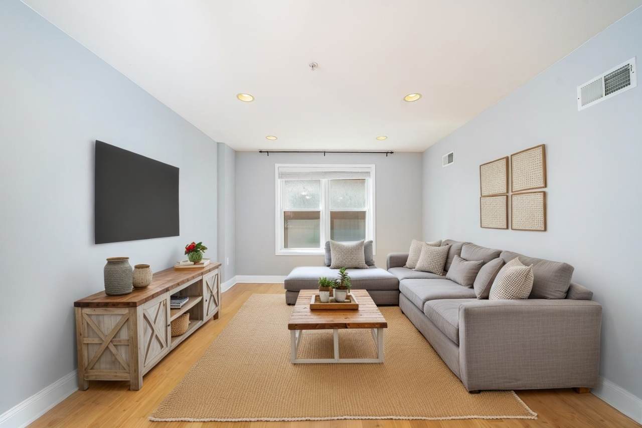 99 Montgomery St - Photo 1