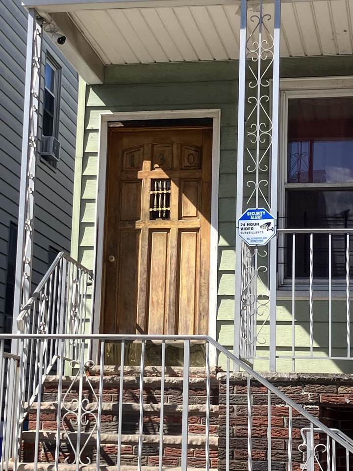 132 West 19Th St - Photo 1