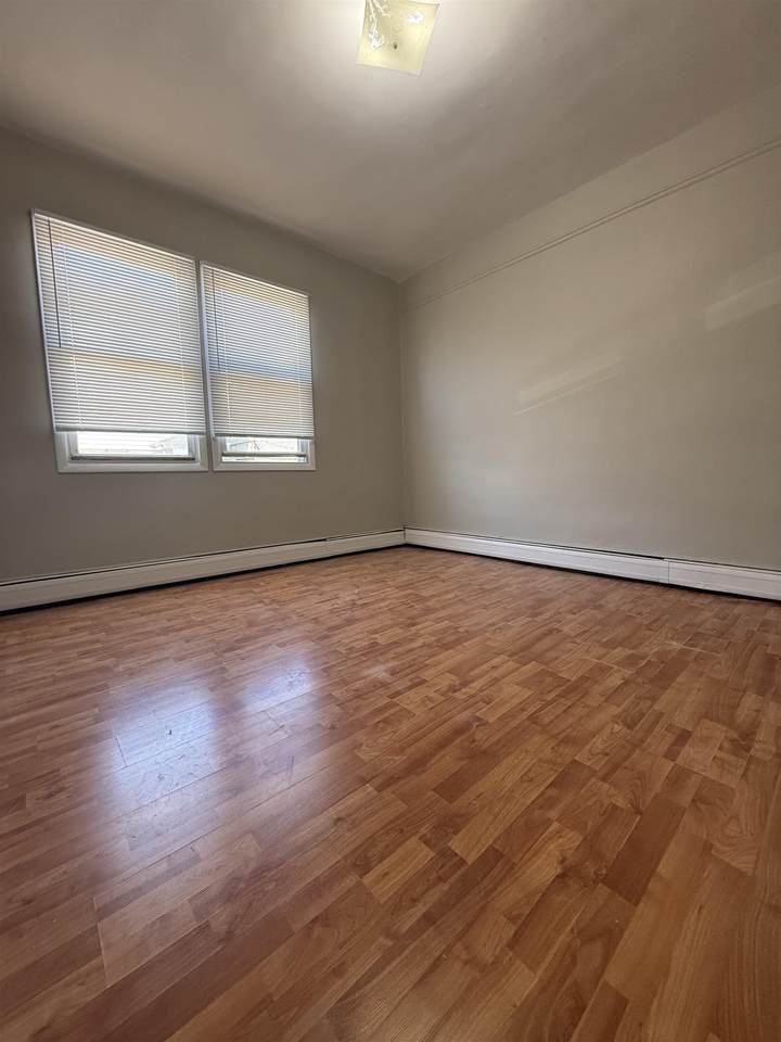 153 West 20Th St - Photo 1