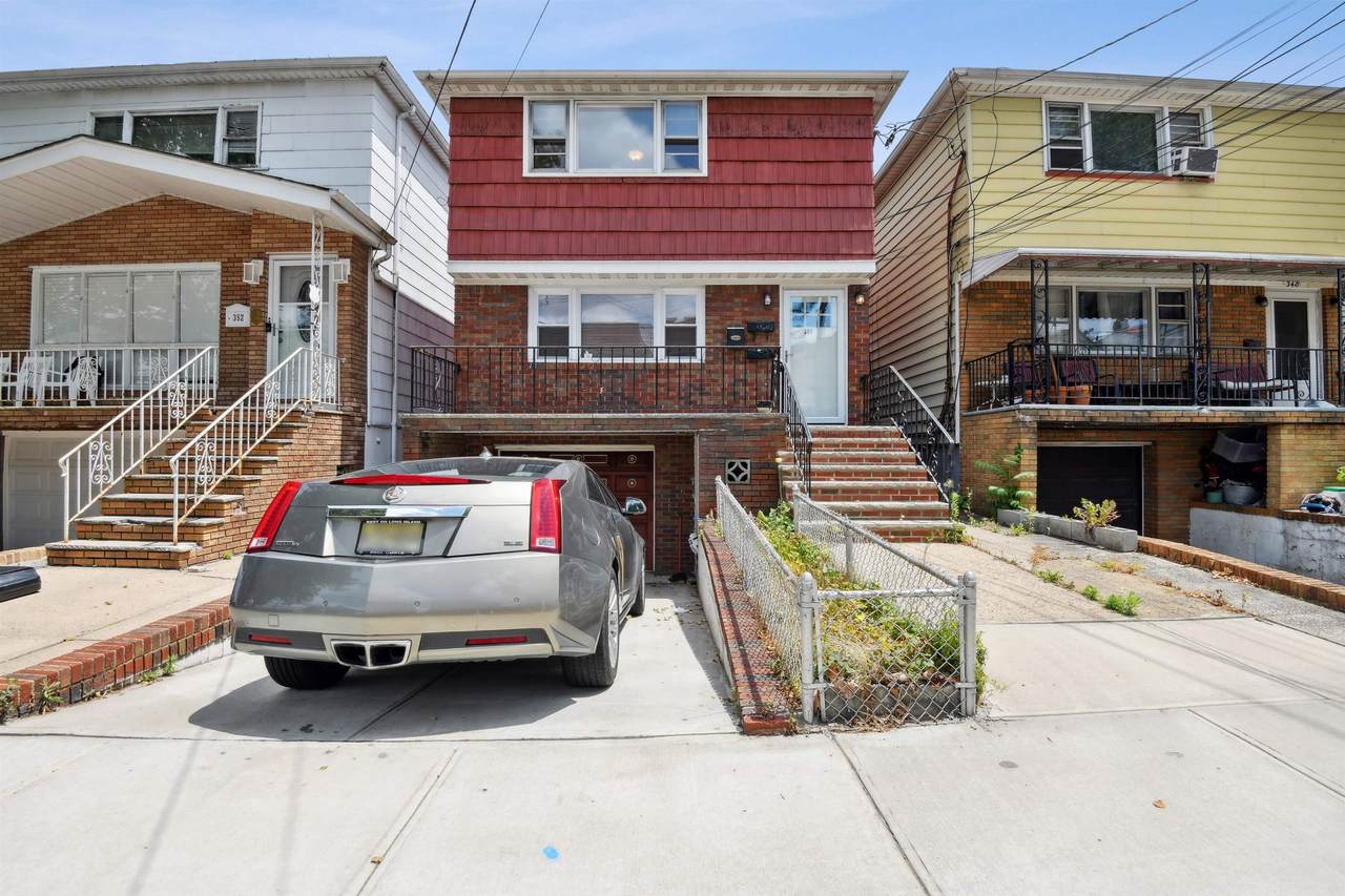 350 Cator Ave - Photo 1