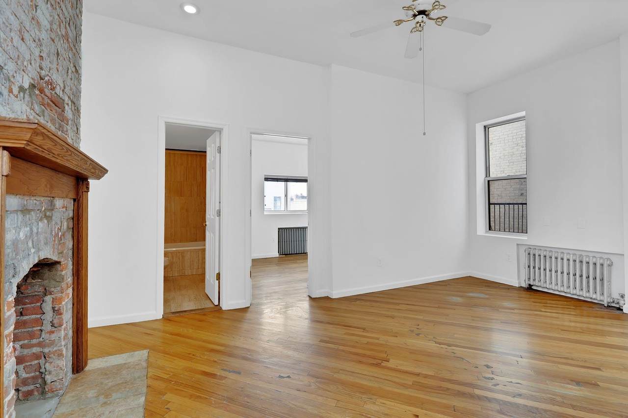 316 Hudson St - Photo 1