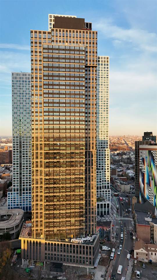 505 Summit Ave - Photo 1