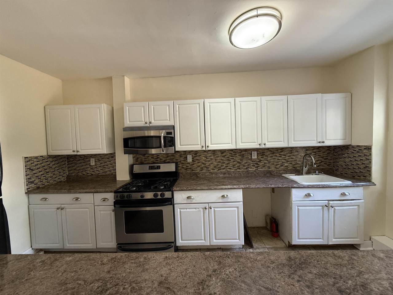 42 Montrose Ave - Photo 1