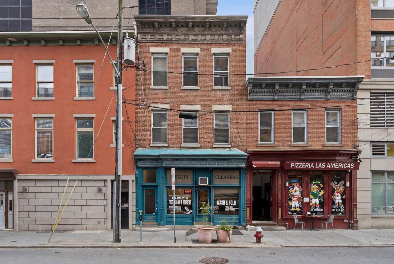 262 Warren St - Photo 1