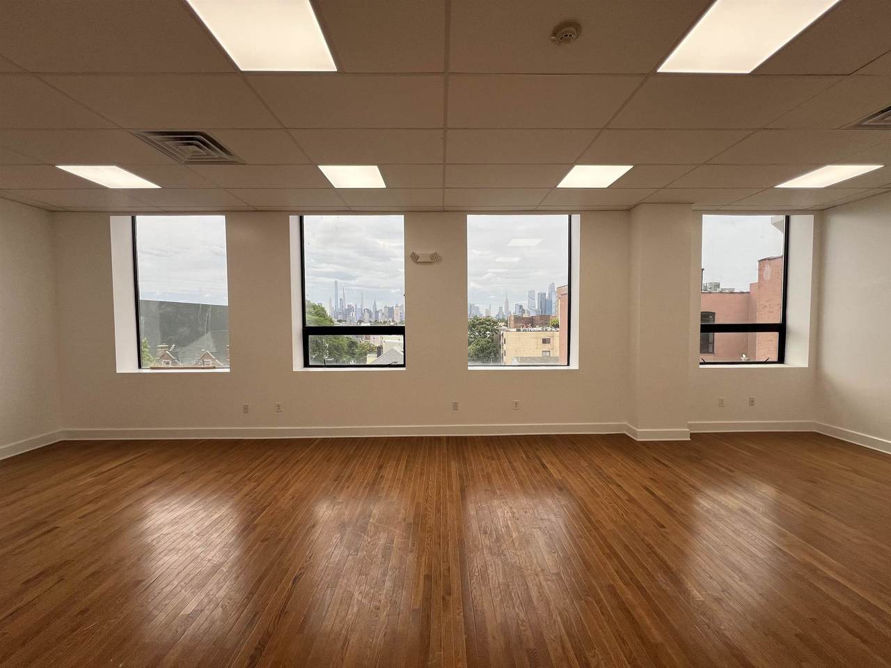 407 39TH ST - Photo 1