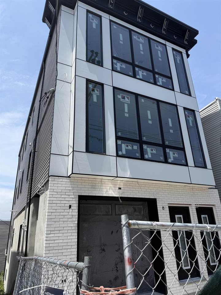 553 Liberty Ave - Photo 1