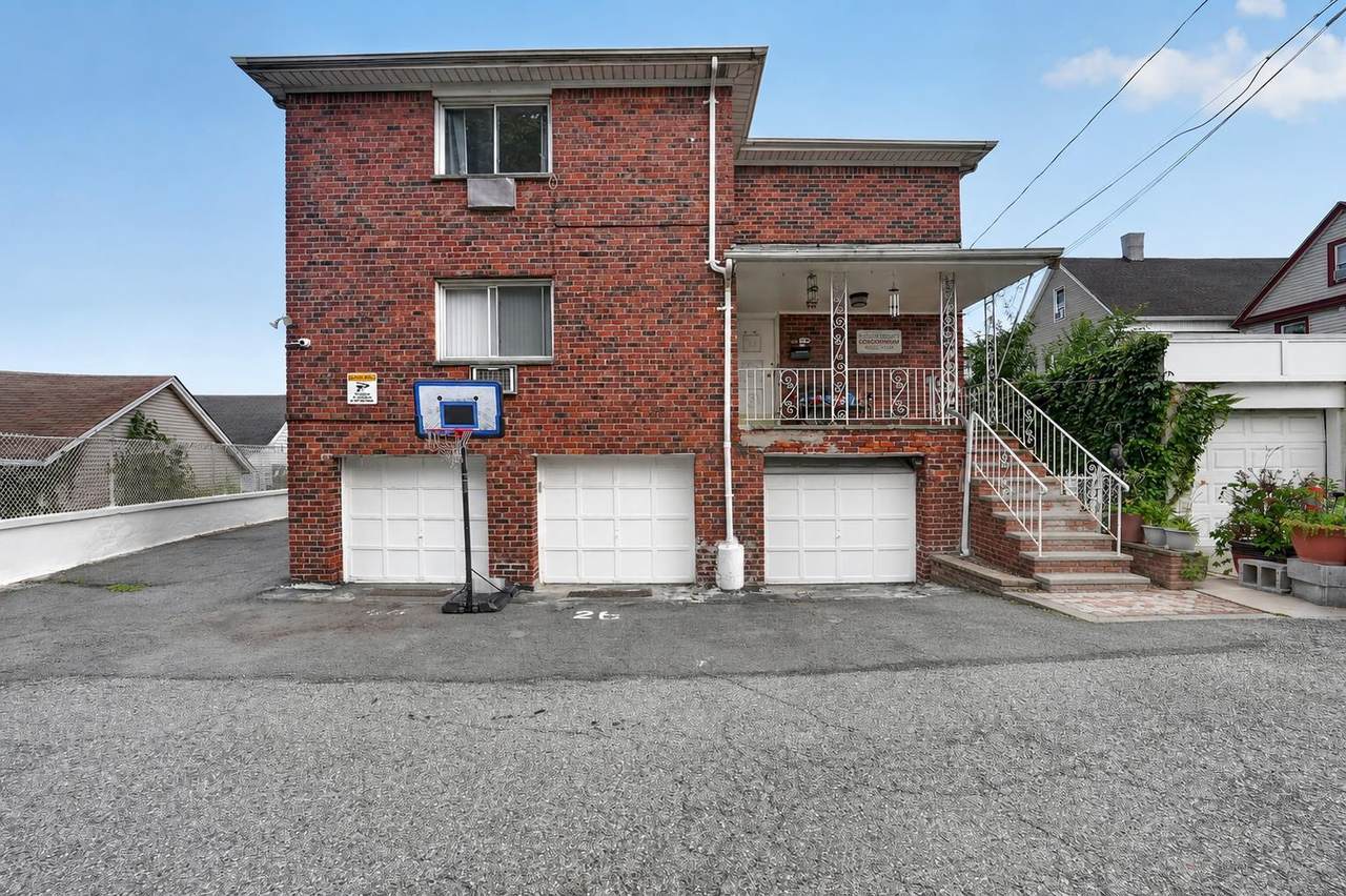 9052 New York Ave - Photo 1