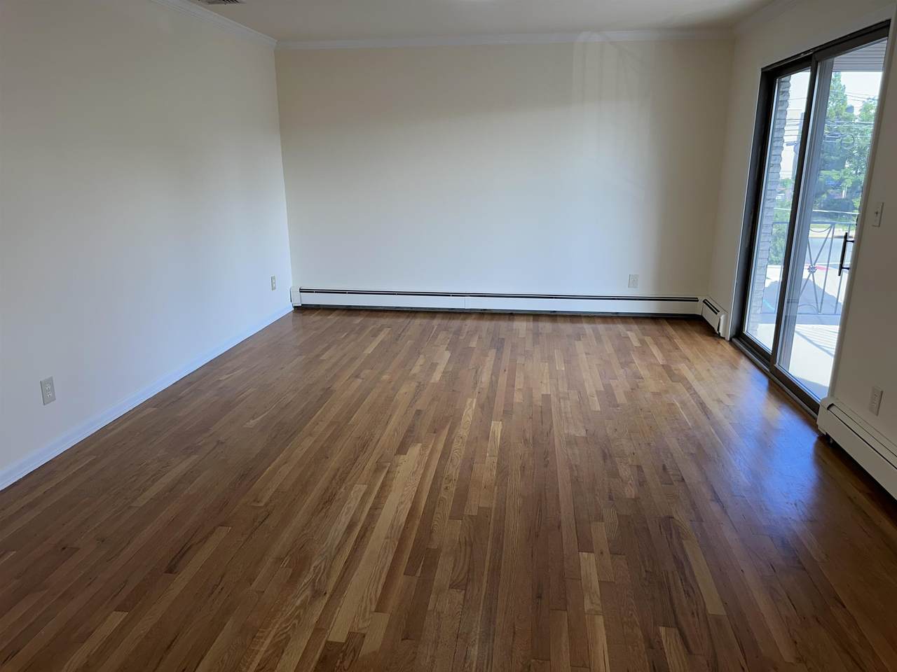 407 Jane St - Photo 1