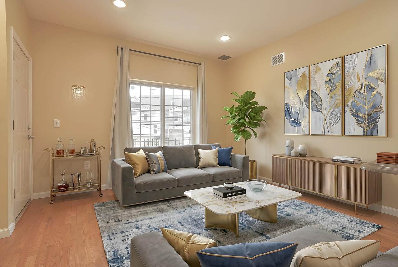249 Winfield Ave - Photo 1