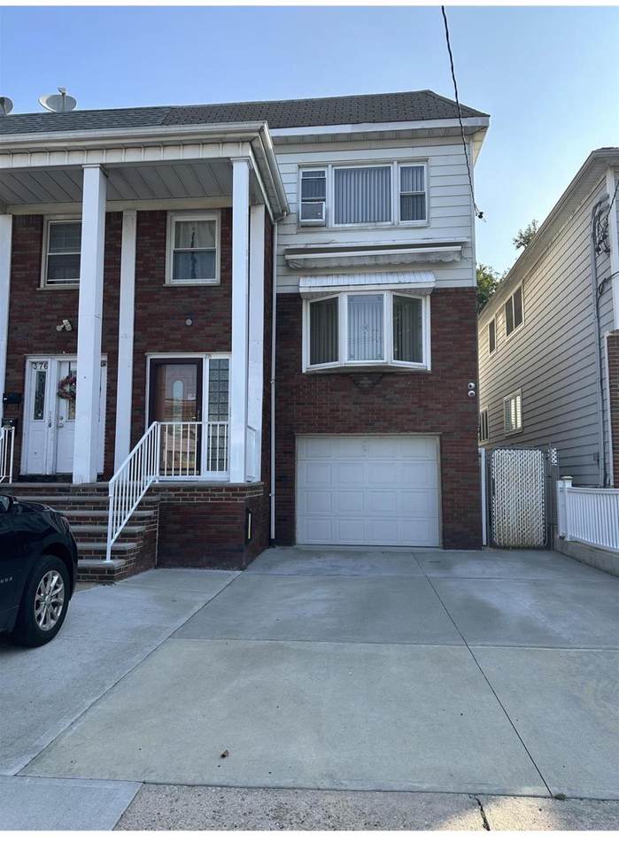 374 Cator Ave - Photo 1