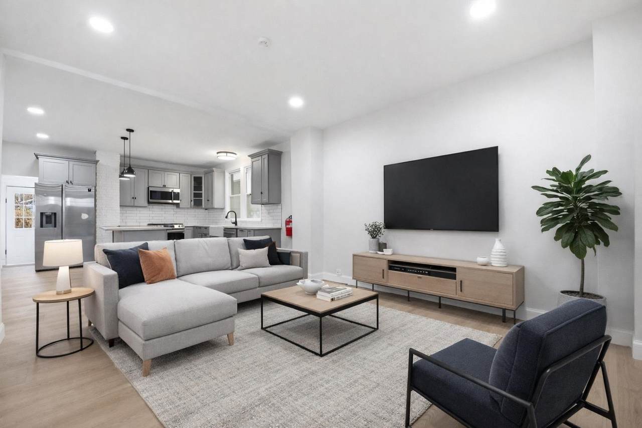 139 West 51St St - Photo 1