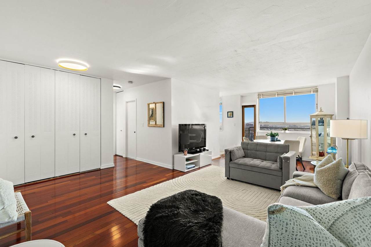 100 Manhattan Ave - Photo 1