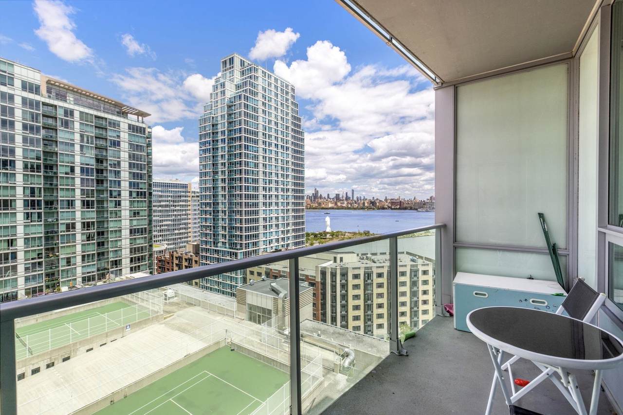20 Newport Parkway - Photo 1