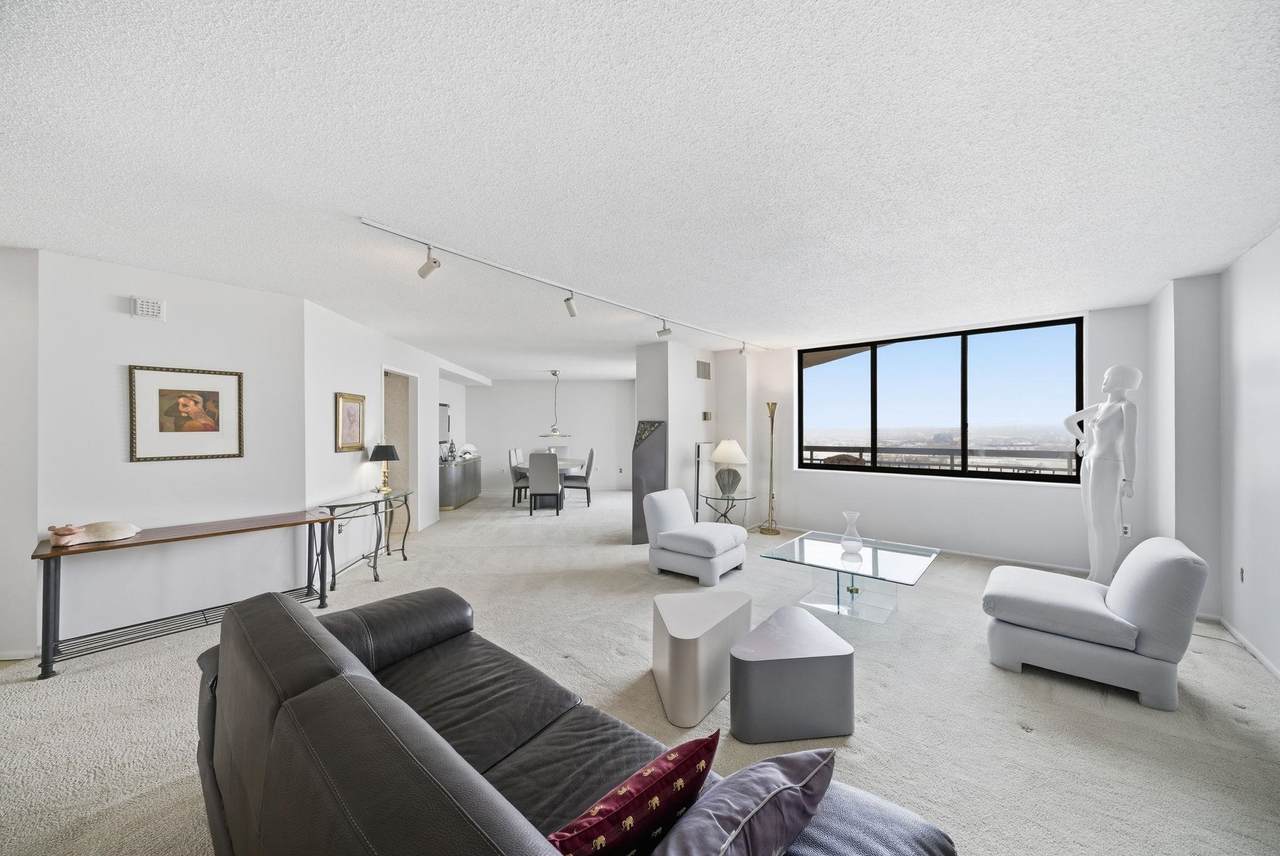 2103 Harmon Cove Tower - Photo 1