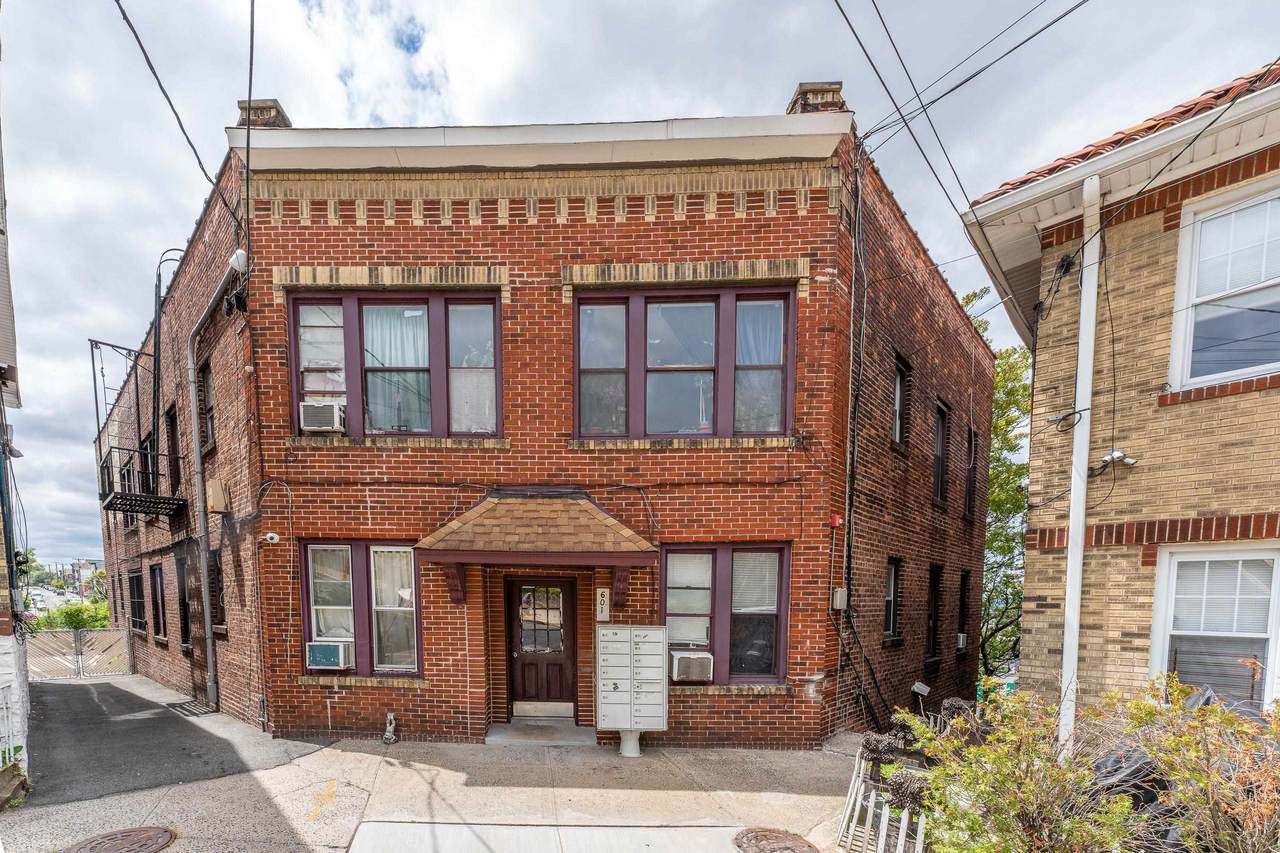 601 Columbia Ave - Photo 1