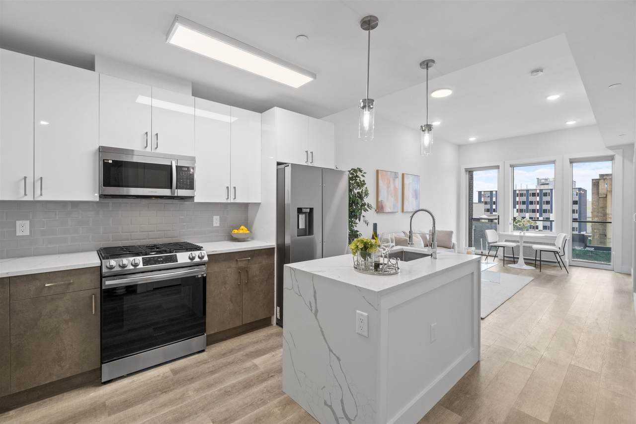 412 Whiton St - Photo 1