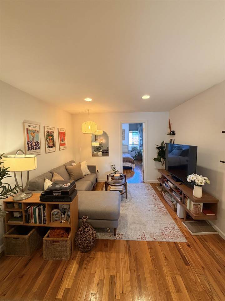 1038 Willow Ave - Photo 1