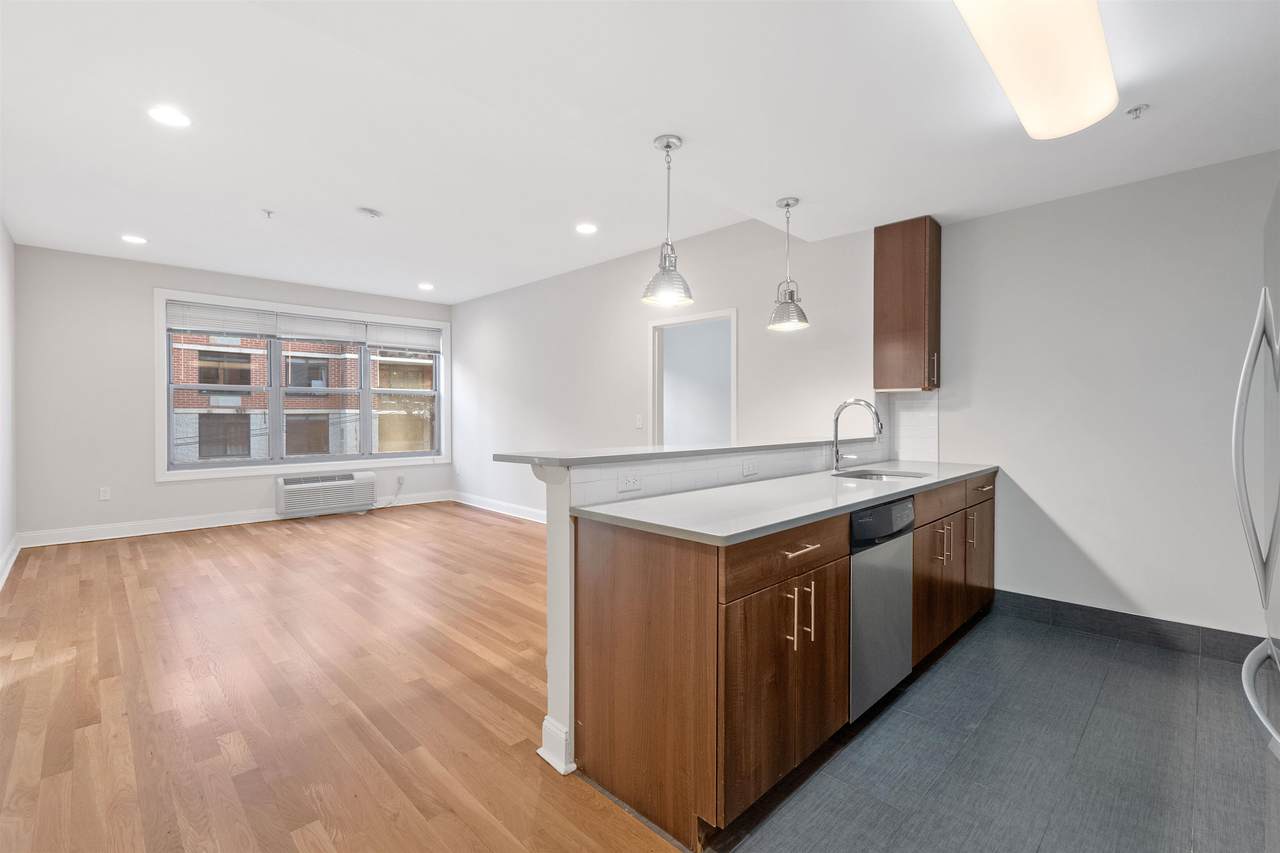 100 Marshall St - Photo 1