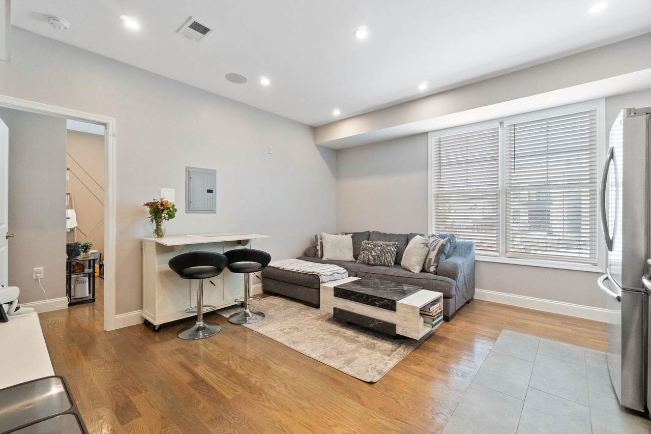 16 Troy St - Photo 1