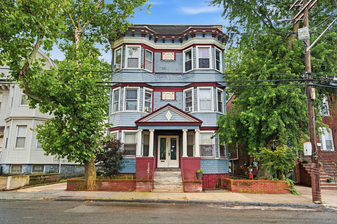 893 Montgomery St - Photo 1