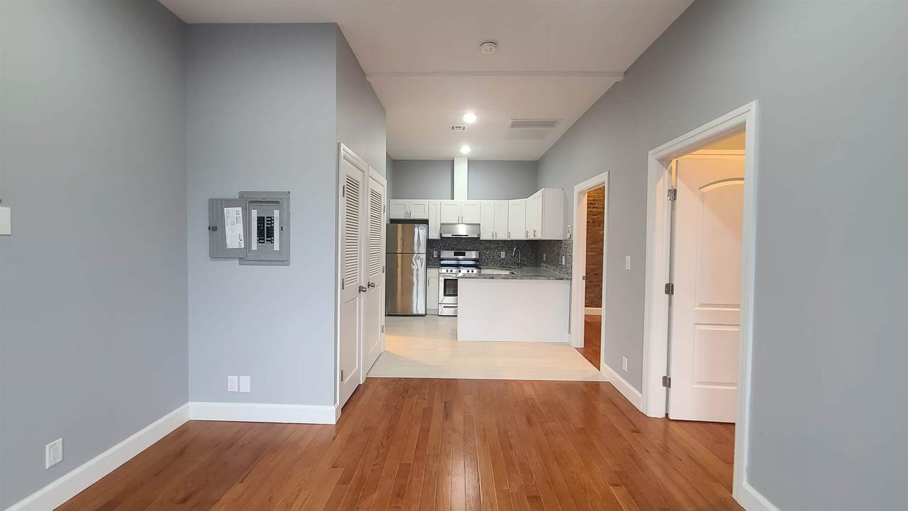 100 Griffith St - Photo 1