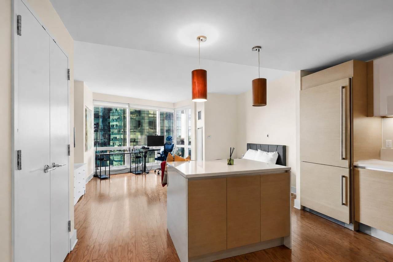77 Hudson St - Photo 1