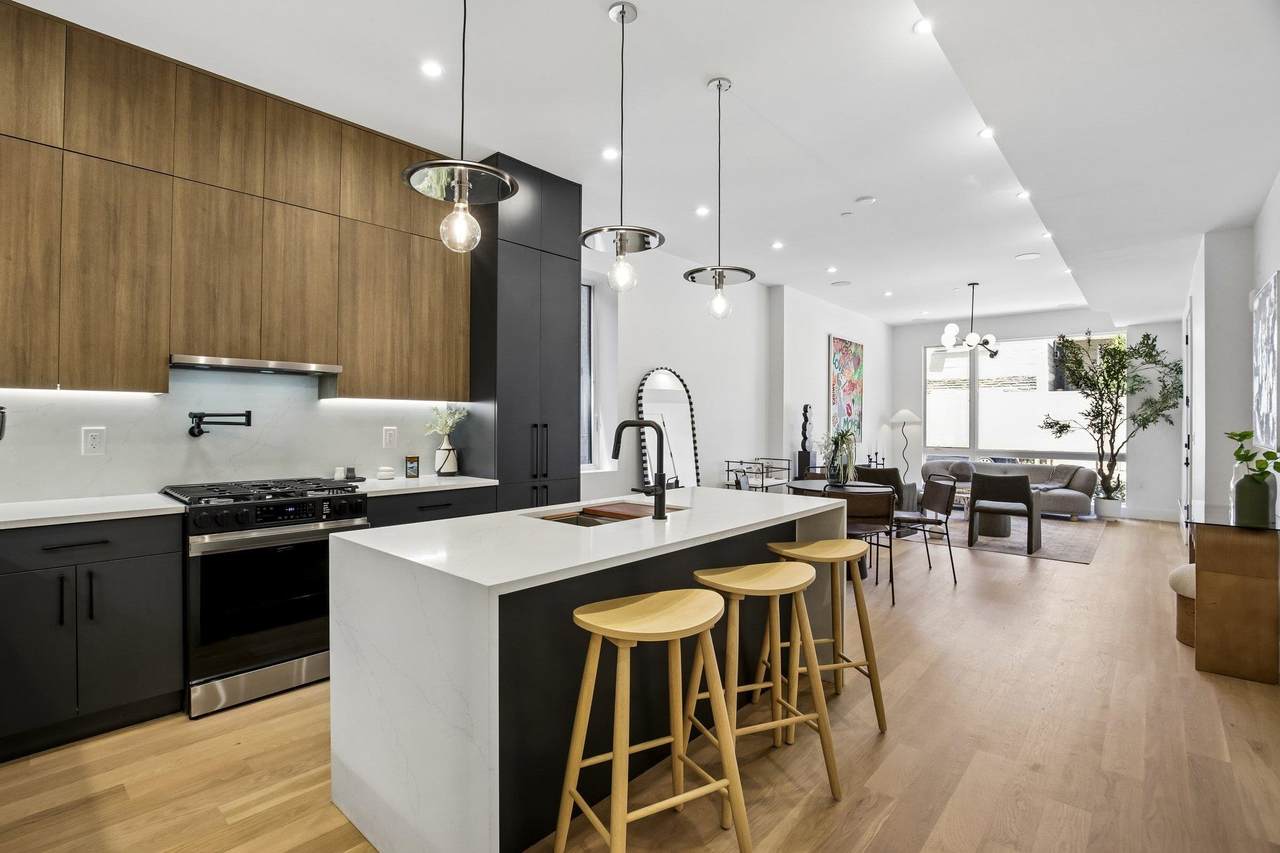 105 Laidlaw Ave - Photo 1
